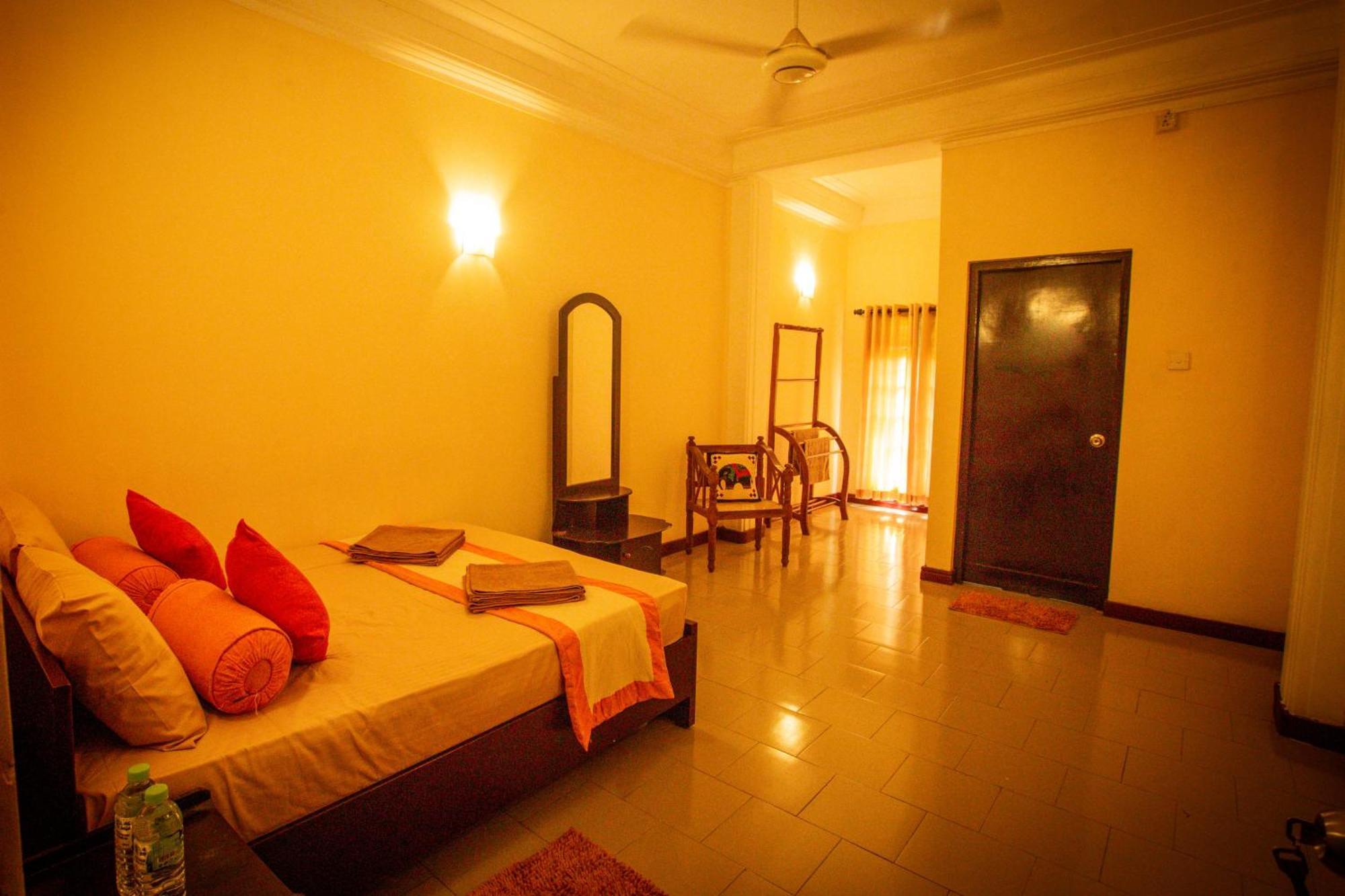 Sunbloom Inn Kandy Exterior foto
